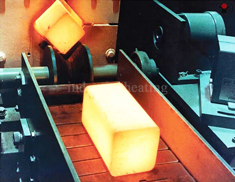 Slab continuous casting and rolling reheating furnace
