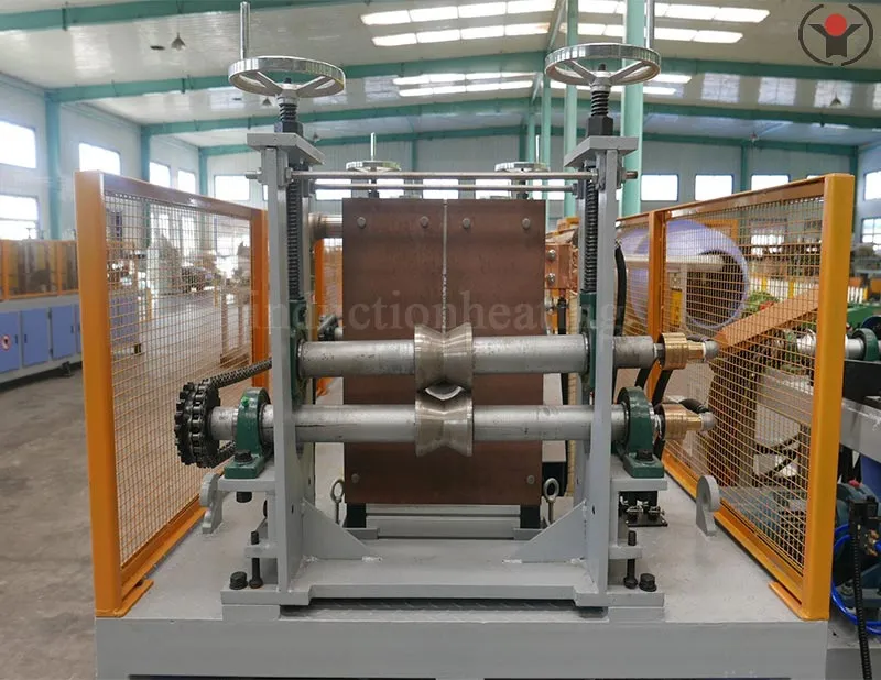 Induction heating quenching furnace for long steel bars