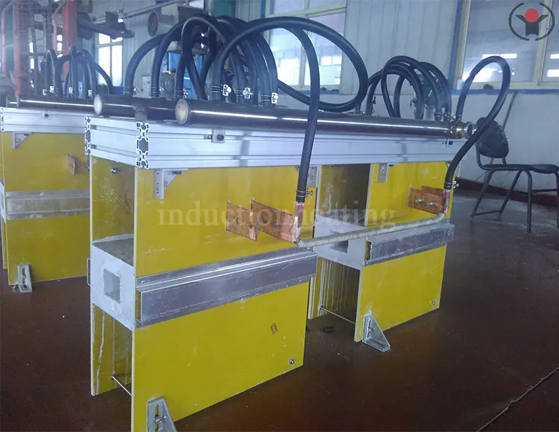 Hot rolling heating equipment for threaded steel bars